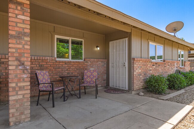 Entry/Front Door - 2937 E Beck Ln
