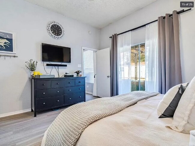 Foto del edificio - 2131 Cervin Blvd