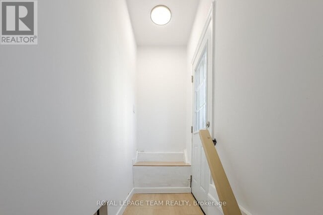 Building Photo - 1487 Morisset Ave