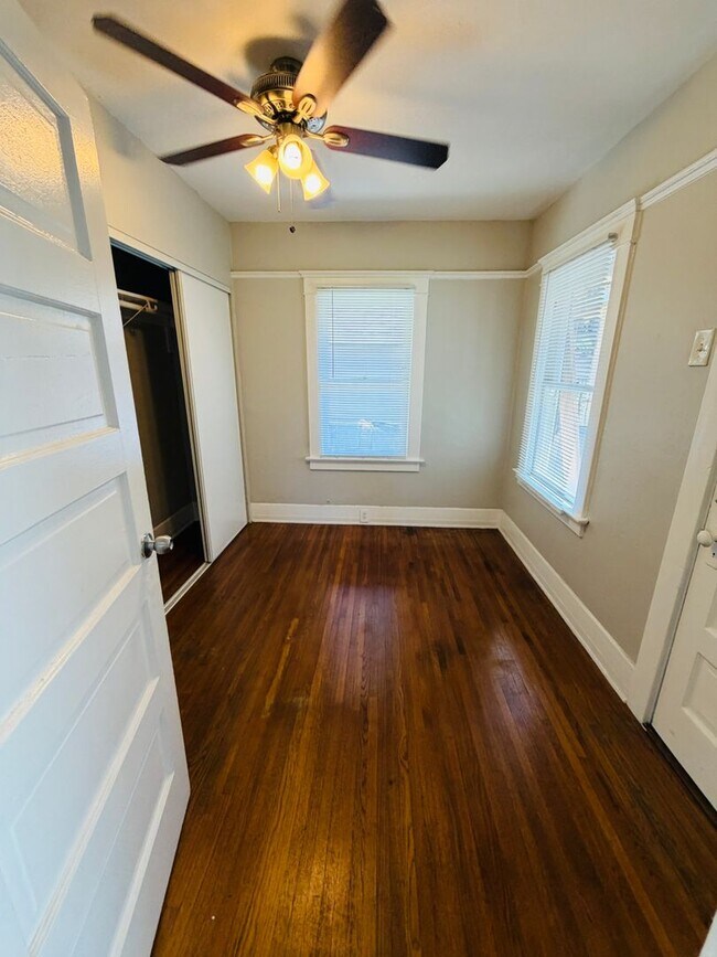 Building Photo - 309