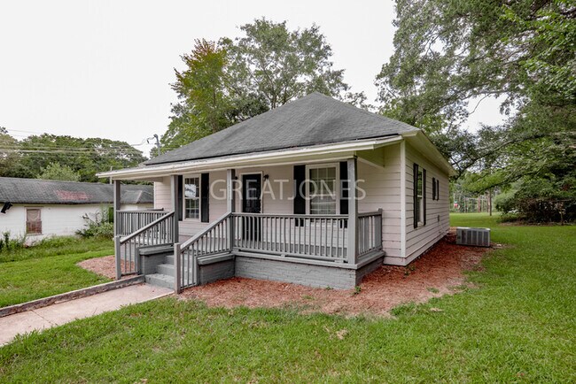 Building Photo - REDUCED!