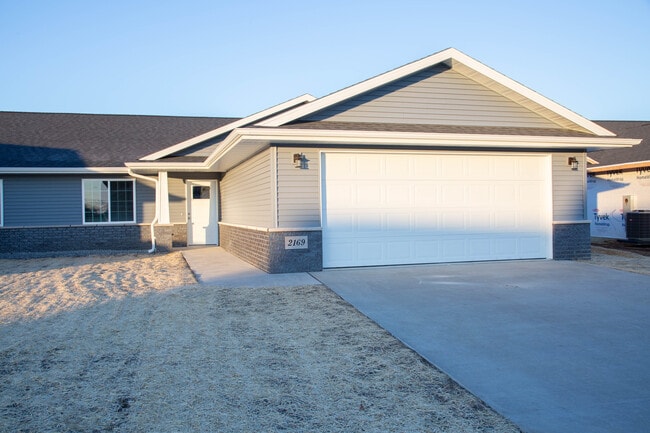 Building Photo - 2177 Cheyenne Way