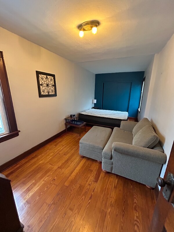 Building Photo - 206 Monmoor Ave