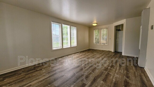 Building Photo - 1104 NE Freemont Ave