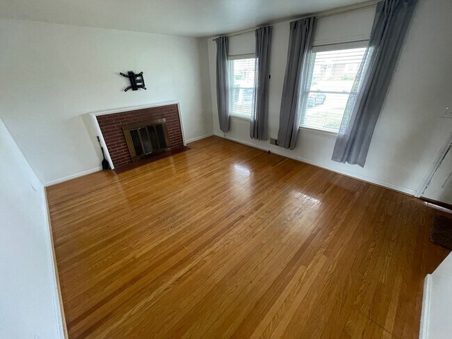 Foto del edificio - 3BD/2BA Tri Level Single Family Home