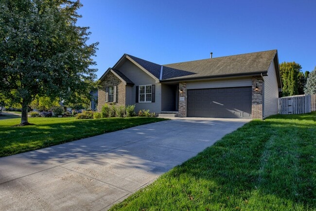 Building Photo - Must See 3 Bedroom Close to Village Pointe!!