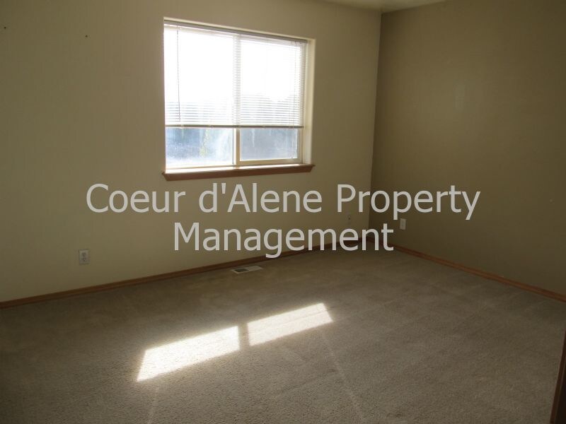 Building Photo - 2642 W Broadmoore Dr