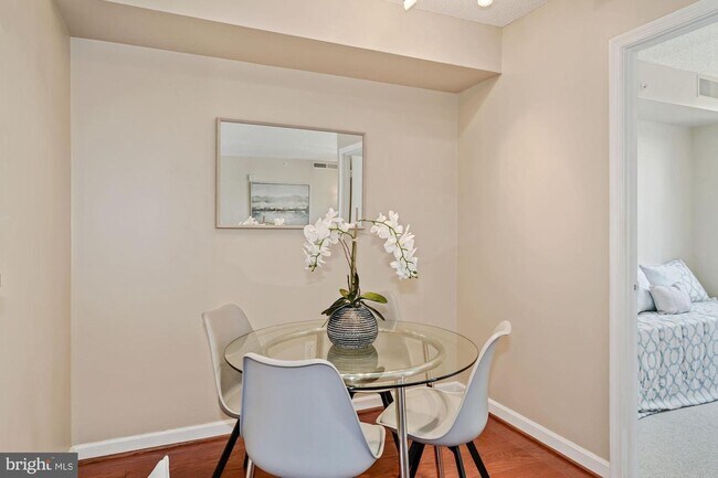 Foto del edificio - 880 N Pollard St