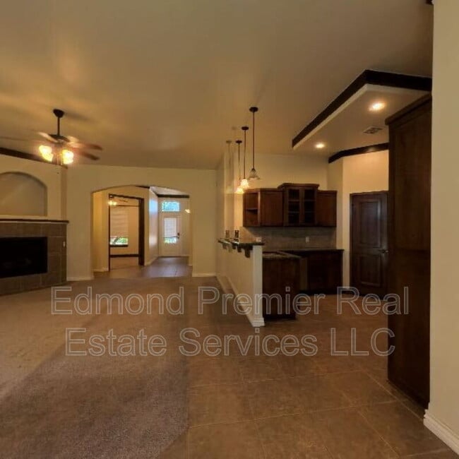 Foto del edificio - 3024 FireWheel Rd