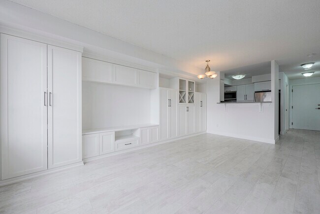 Photo du bâtiment - 700-2700 Humberwood Blvd