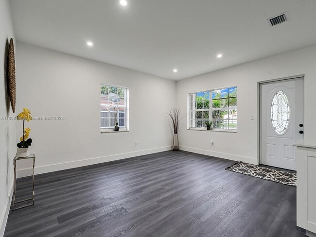 Foto del edificio - 17451 NE 19th Ave