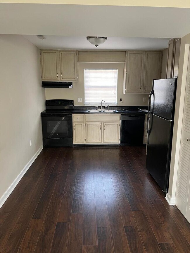 Foto del edificio - 607 English Creek Ct