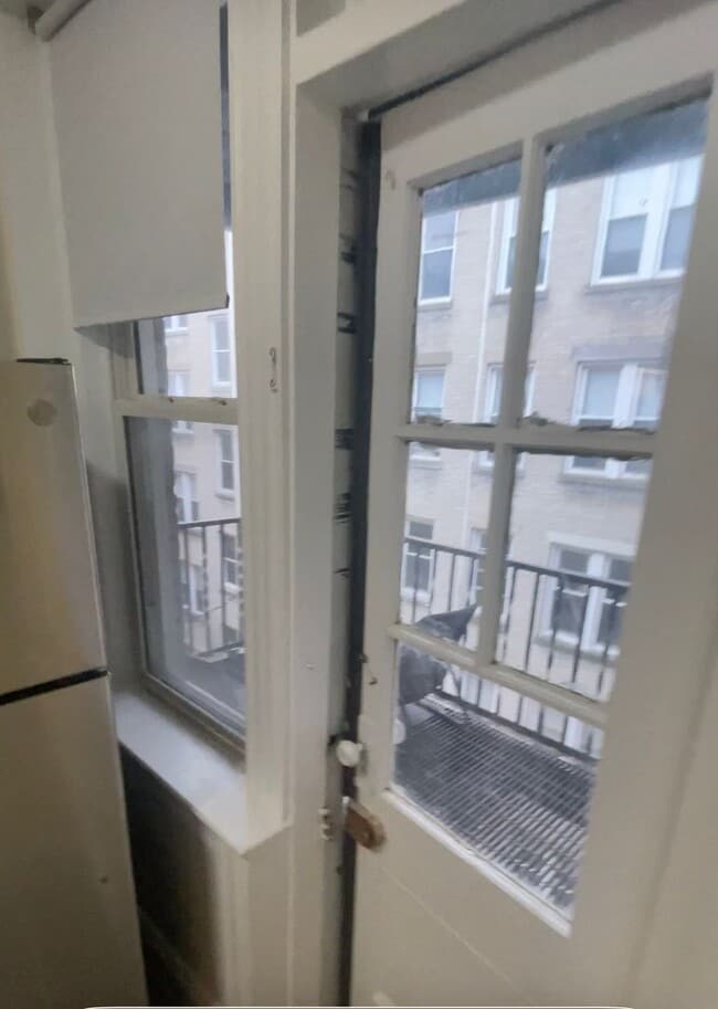 Building Photo - 1-BD* w/HEAT & HW * BRIGHTON * Comm & Wash