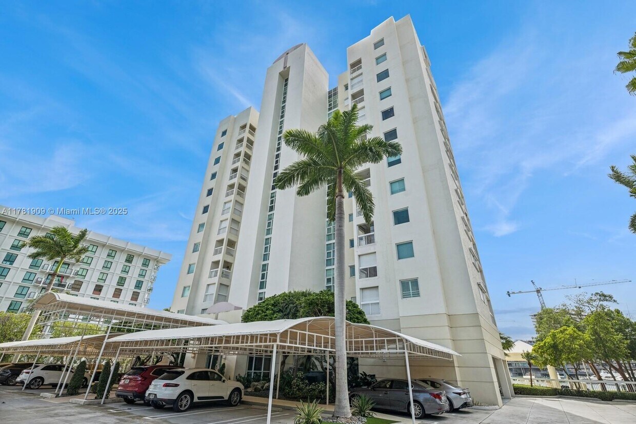Foto principal - 1690 S Bayshore Ln