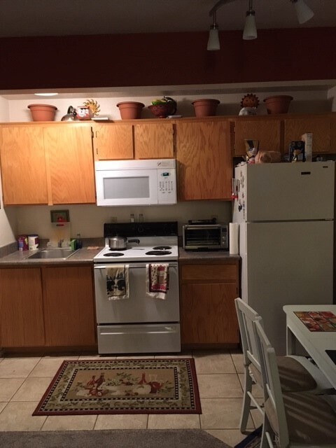 Primary Photo - ** Smokey Lane 1 Bedroom 1 Bath Lower Leve...