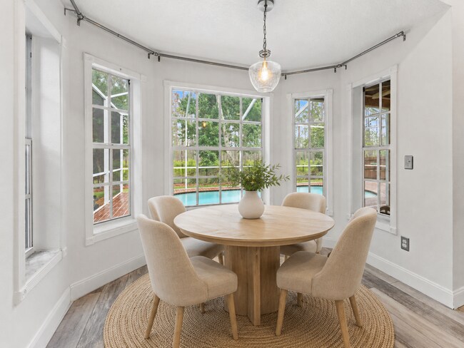 Foto del edificio - 9307 Poplar Creek Ct