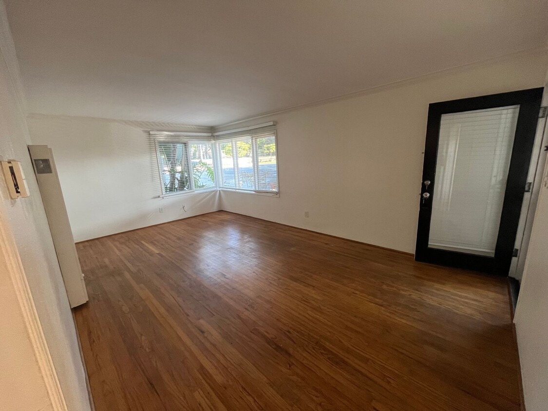 Primary Photo - Renovated 1BR Steps to Windansea Beach