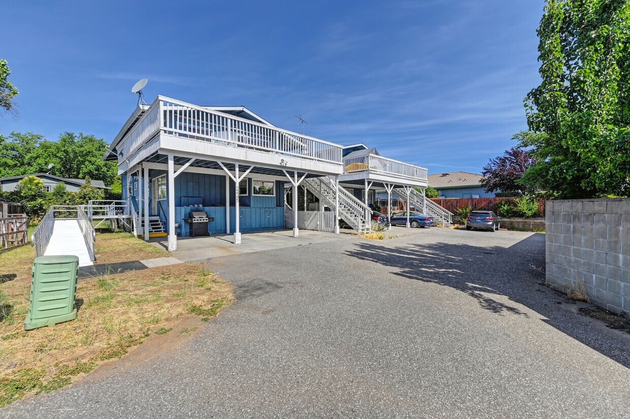 Foto principal - 2447-2445 Cottage Dr