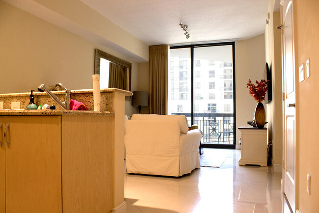 Foto del edificio - 701 S Olive Ave