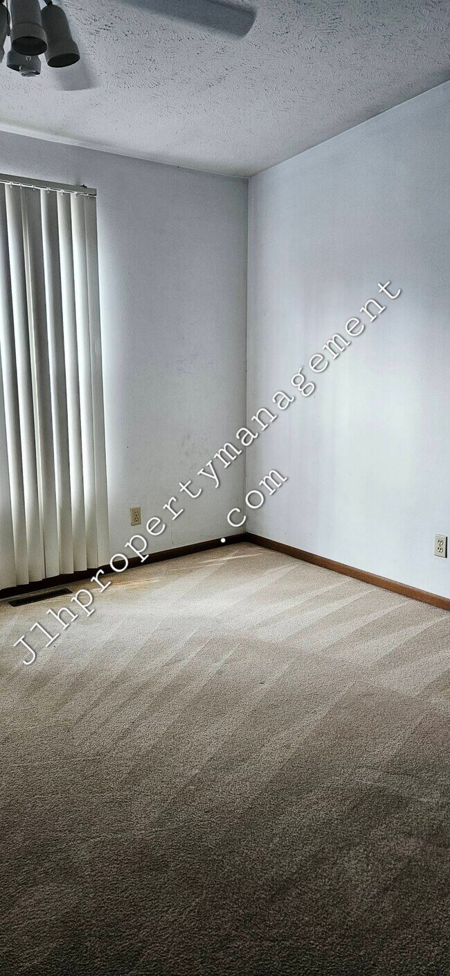 Building Photo - 3119 W Loras Dr