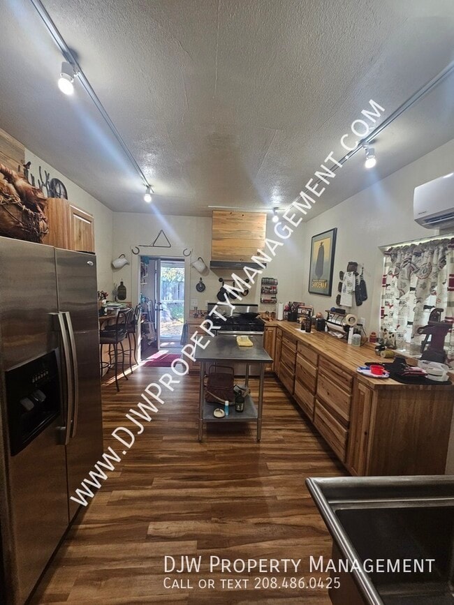 Building Photo - 307 W 3rd St