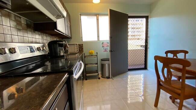 Foto del edificio - 904 Lunalilo St