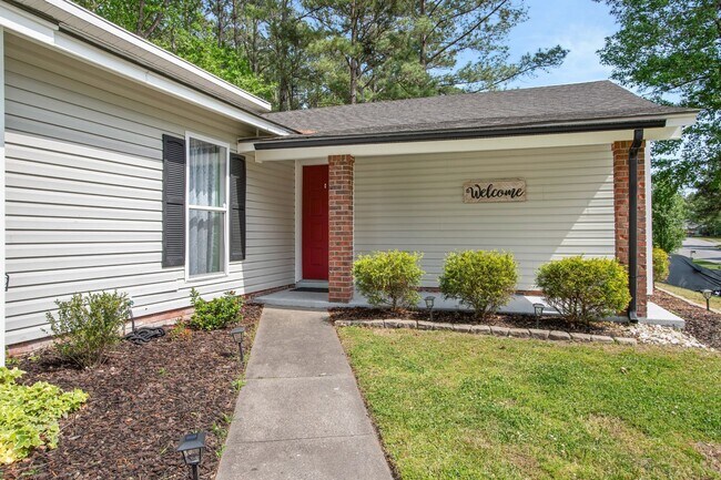 Foto del edificio - Charming Home Near Northeast Creek Park