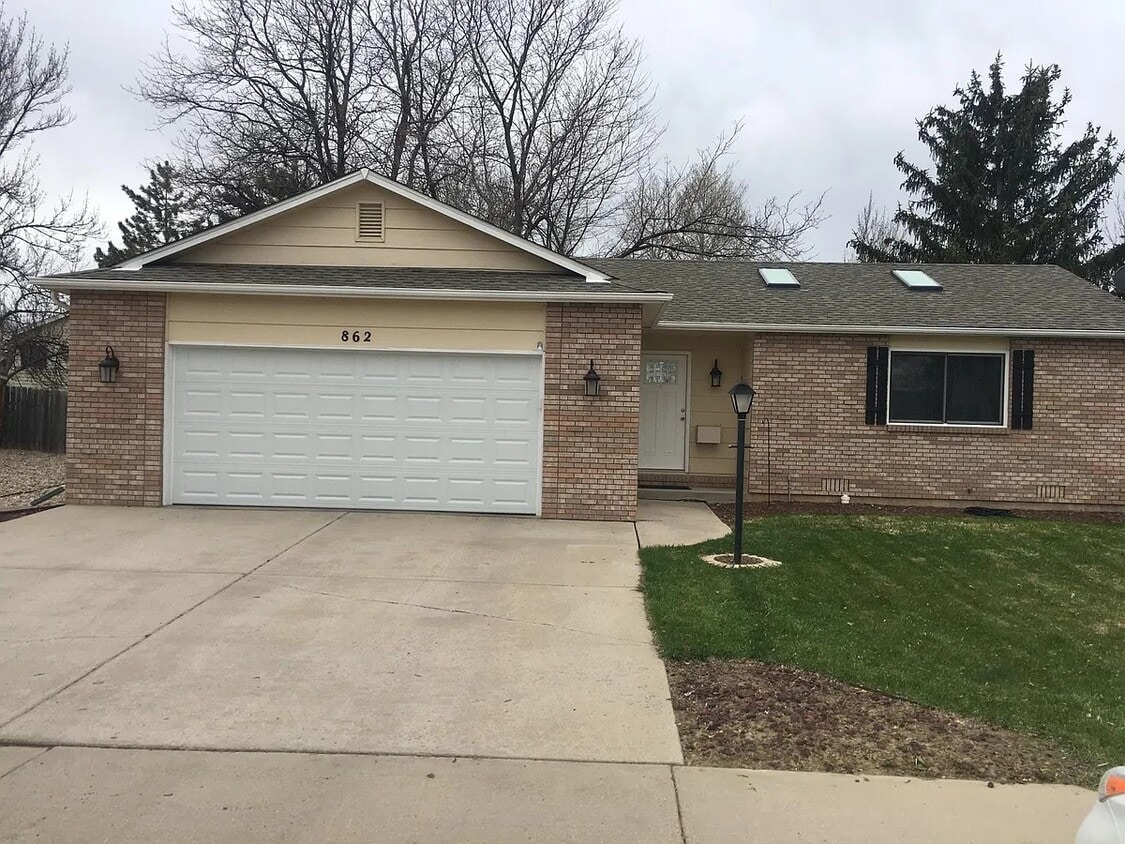 Foto principal - 862 Charter Oak Ct