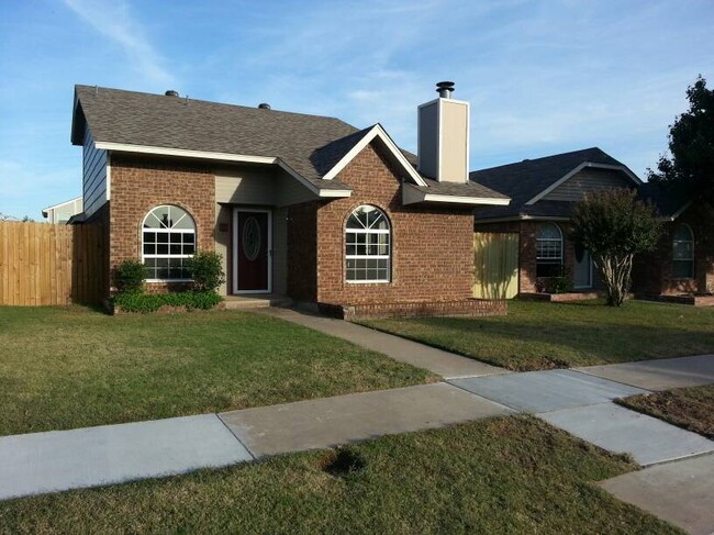 Building Photo - Exceptional 3-bed, 2-bath 2-car garage in ...