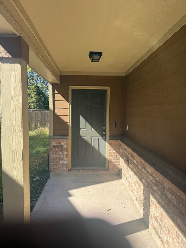 Foto del edificio - 15326 Trinity Meadow Dr