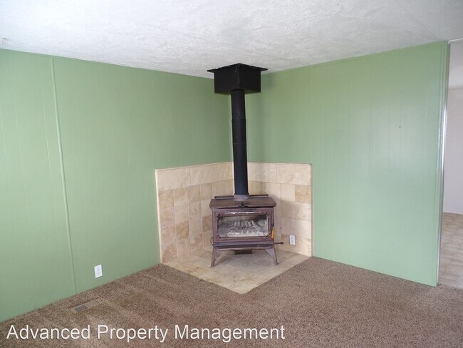 Building Photo - 2 br, 1.5 bath House - 19805 Water Canyon