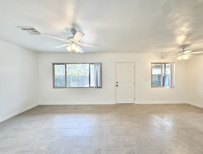 Foto del edificio - 579 Highland Dr