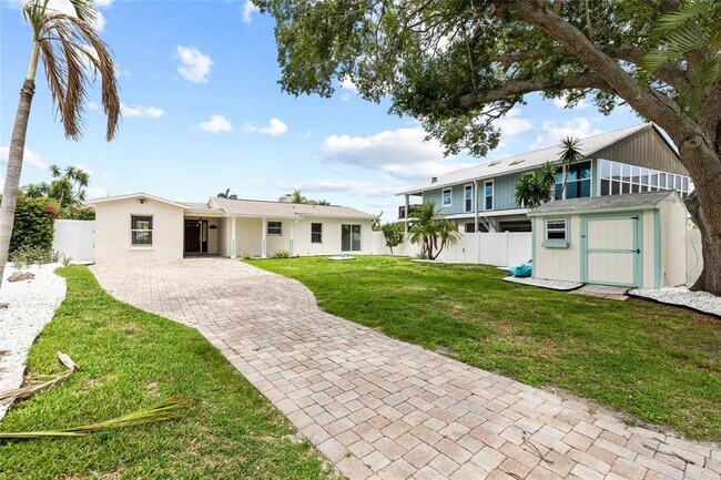 Foto del edificio - 5541 Bayou Grande Blvd NE