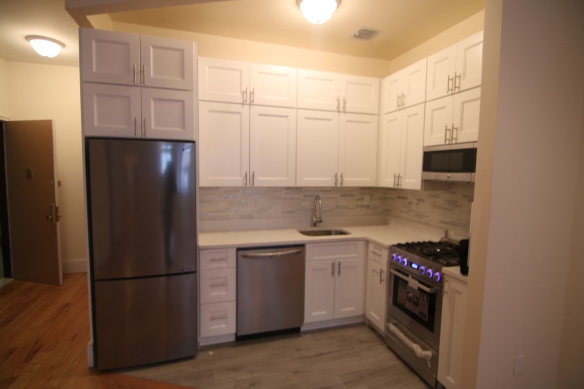 Primary Photo - 310 W 73rd St