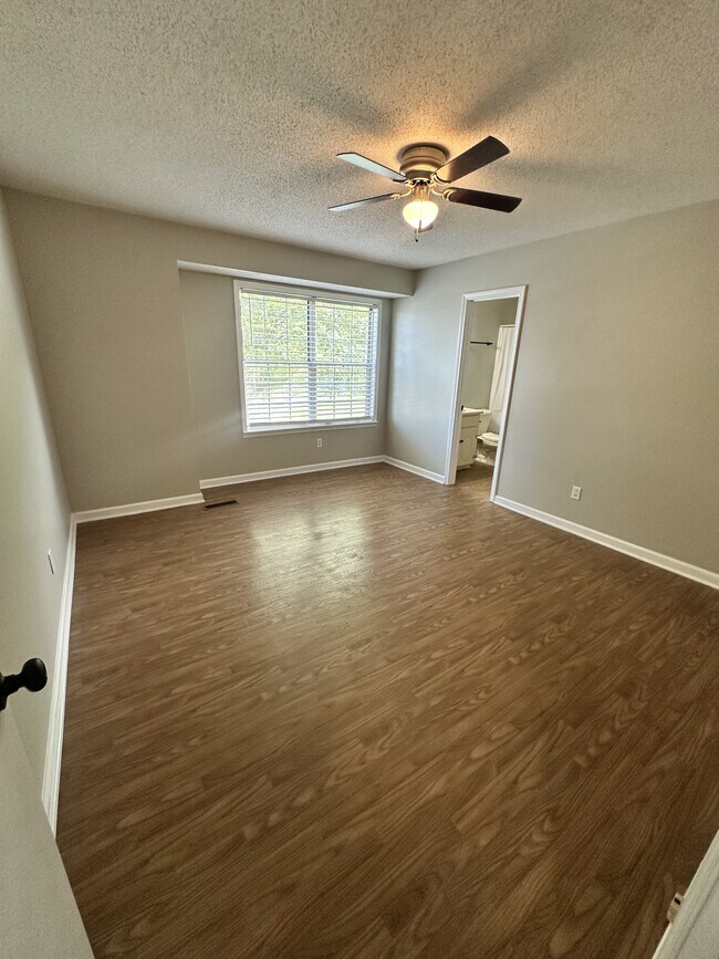 Foto del edificio - 8 E Chadwick Cir