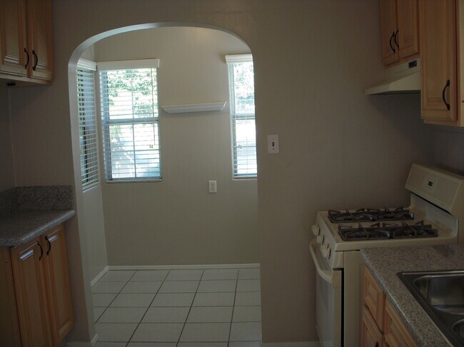 breakfast room - 448 W Milford St