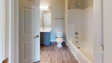 Interior Photo - 20 Lambourne