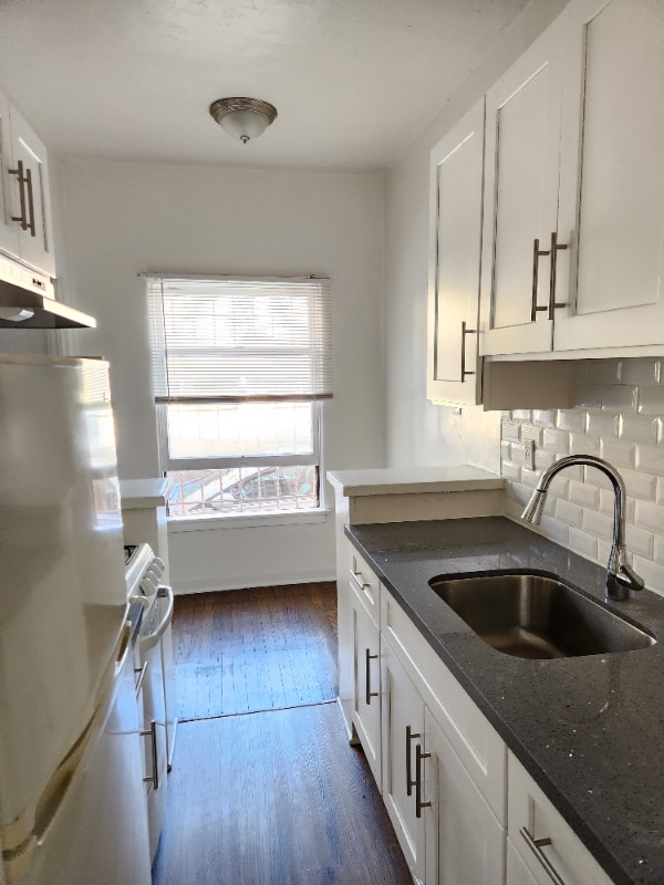 Building Photo - 1845 N Gramercy Pl