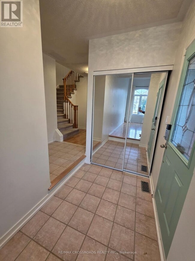 Photo du bâtiment - 1725 Woodgate Trail