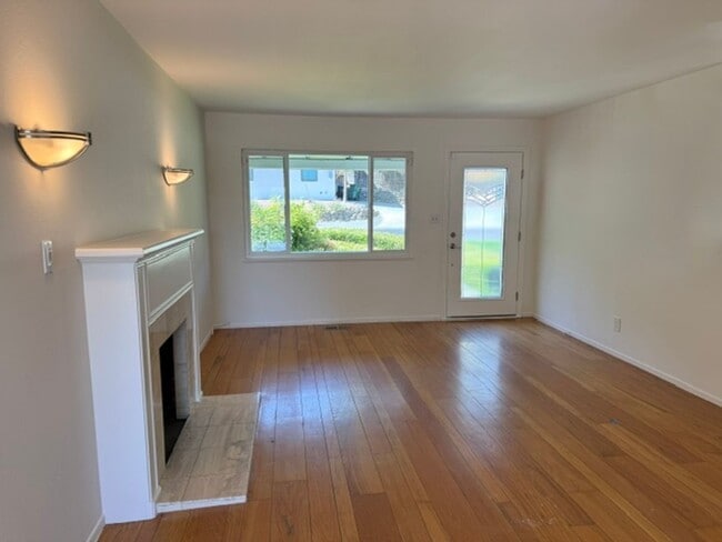 Building Photo - Charming single level home in Parkmead neighborhood