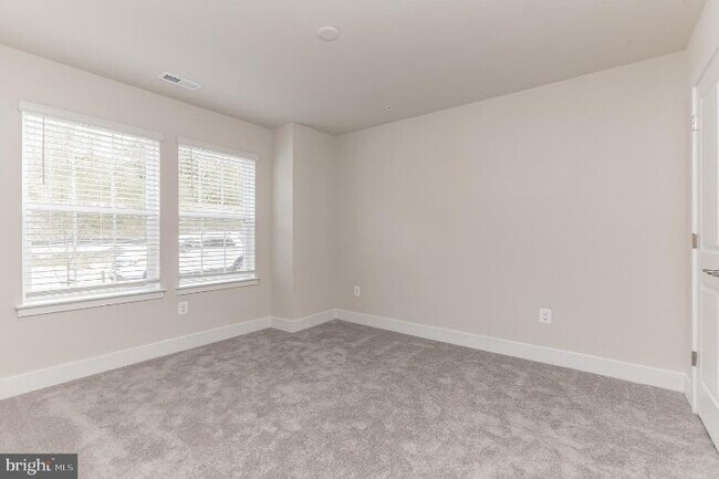 Foto del edificio - 8039 Blue Stream Dr