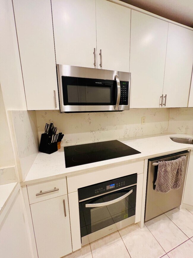 Foto del edificio - 136 NE 19th Ct