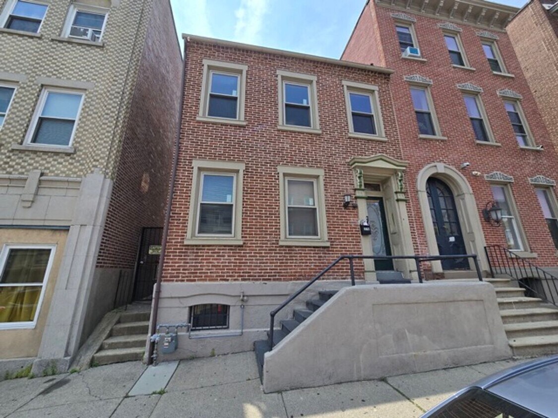Foto principal - 216 N 6th St