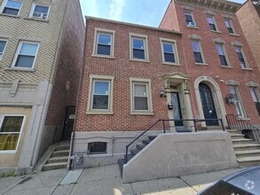 Building Photo - 216 N 6th St