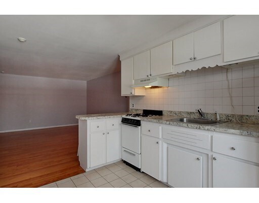 Building Photo - 180 Tyngsboro Rd