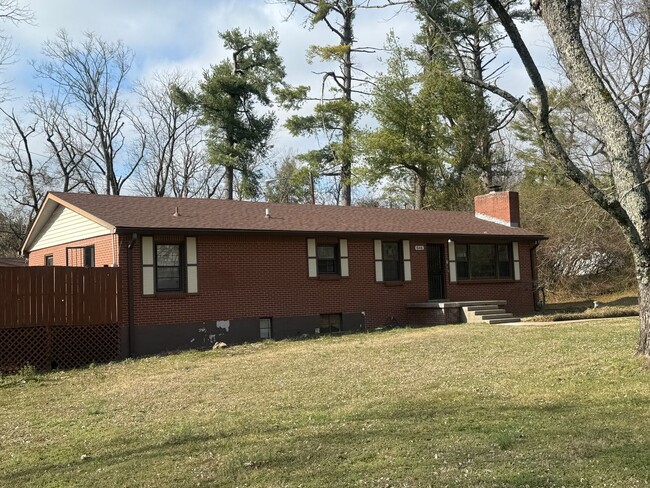 Photo - Prime Nashville Location with Comfort & Convenience House