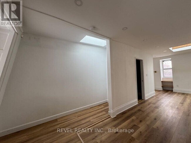 Photo du bâtiment - 290 Gerrard St E