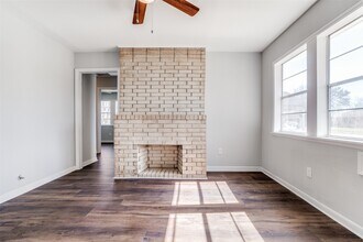 Building Photo - 8615 Josie St