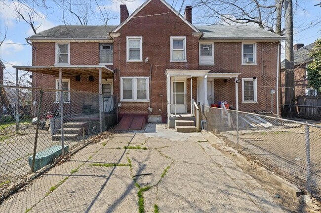 Photo - 2802 N Constitution Rd House