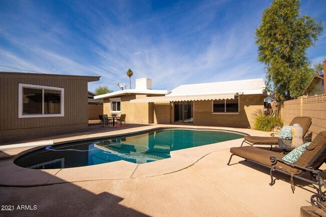 Foto del edificio - 1609 E Gaylon Dr